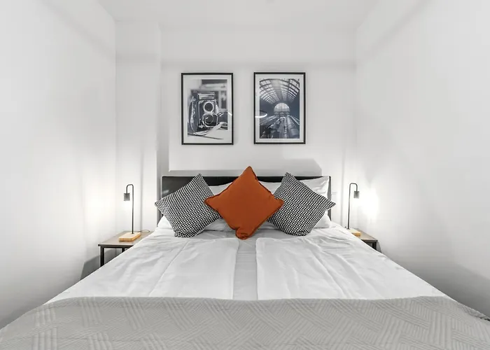 Modern Retreat With Ac - 15 Min To Center Διαμέρισμα