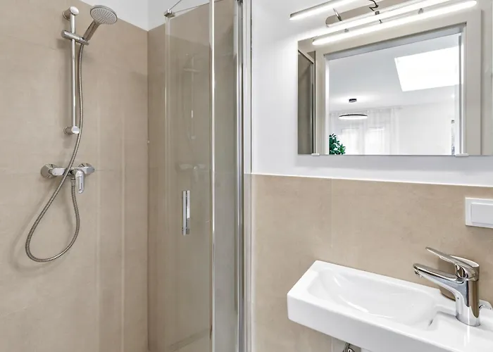 Modern Retreat With Ac - 15 Min To Center *