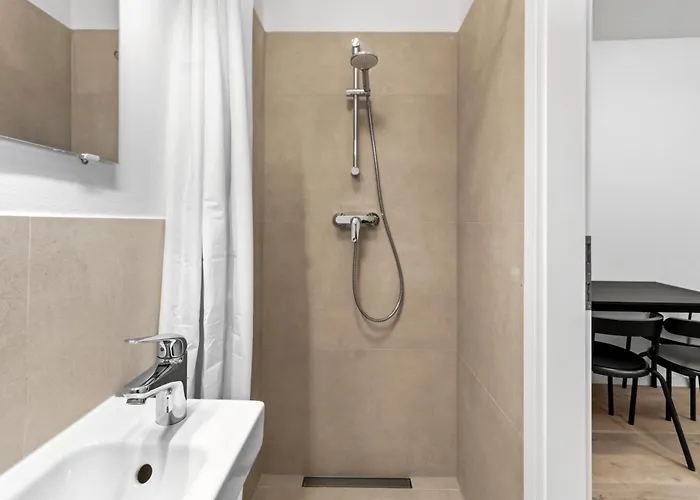 Modern Retreat With Ac - 15 Min To Center