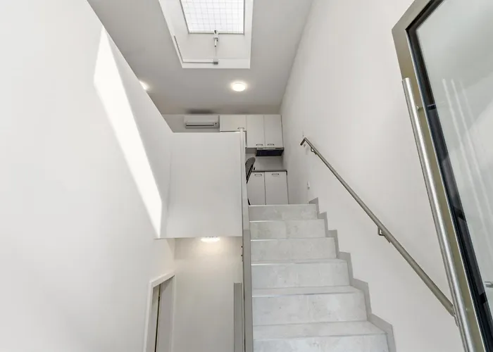 Modern Retreat With Ac - 15 Min To Center Διαμέρισμα *