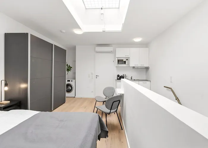 Modern Retreat With Ac - 15 Min To Center Διαμέρισμα *