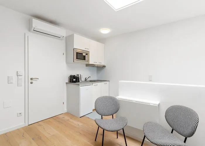 Modern Retreat With Ac - 15 Min To Center *
