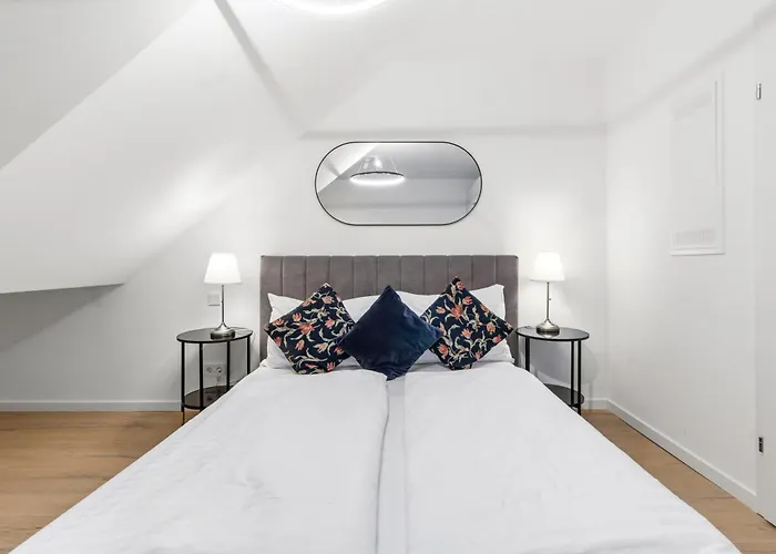 Modern Retreat With Ac - 15 Min To Center *