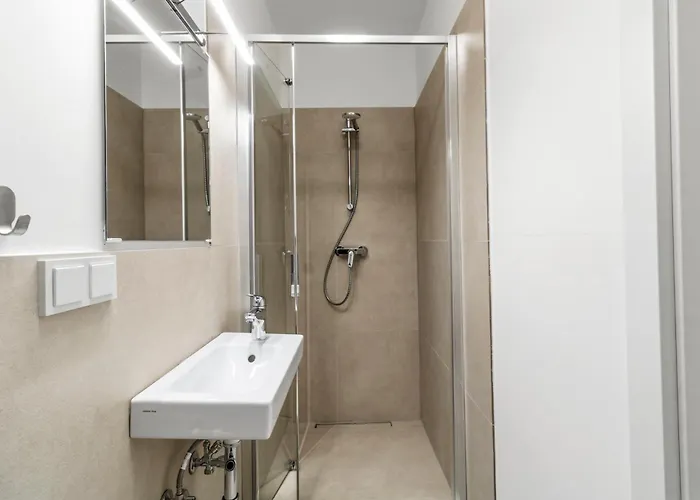 Modern Retreat With Ac - 15 Min To Center